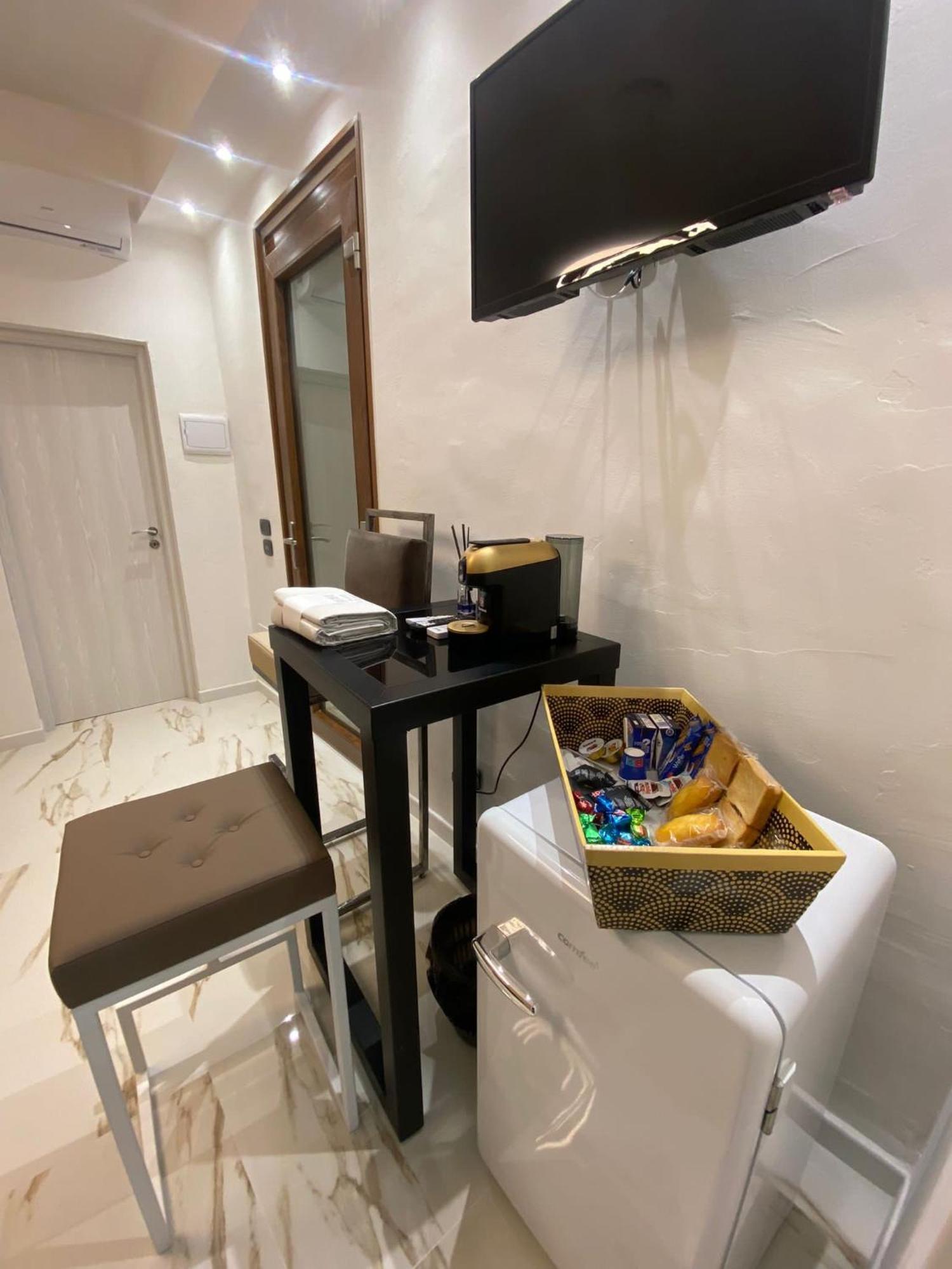Mada'S Apartment Deluxe บารี ภายนอก รูปภาพ
