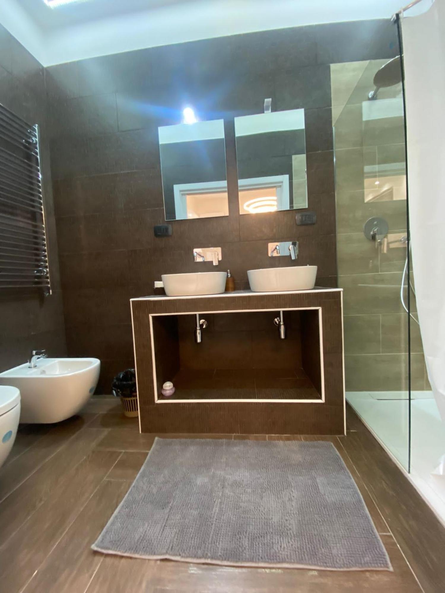 Mada'S Apartment Deluxe บารี ภายนอก รูปภาพ