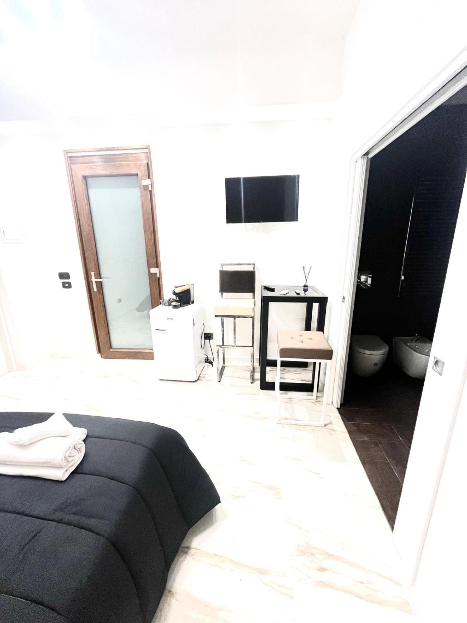 Mada'S Apartment Deluxe บารี ภายนอก รูปภาพ