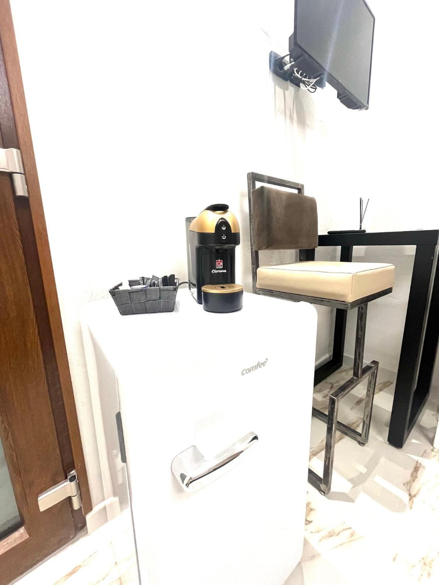 Mada'S Apartment Deluxe บารี ภายนอก รูปภาพ