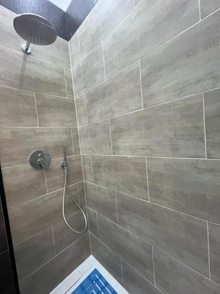 Mada'S Apartment Deluxe บารี ภายนอก รูปภาพ